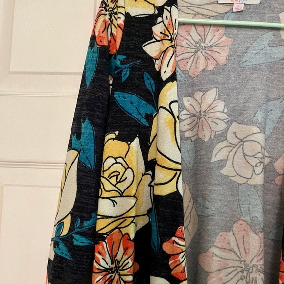 LuLaRoe Floral Sarah Duster - Picture 2 of 7